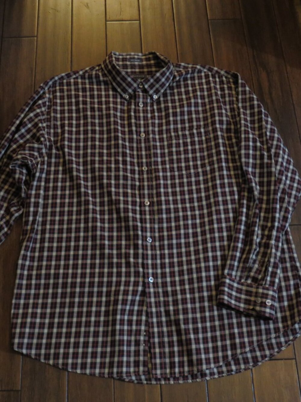 Van Heusen No Iron XL 17-17/5 Button Down Long Sleeve Shirt Plaid Black Red Tan